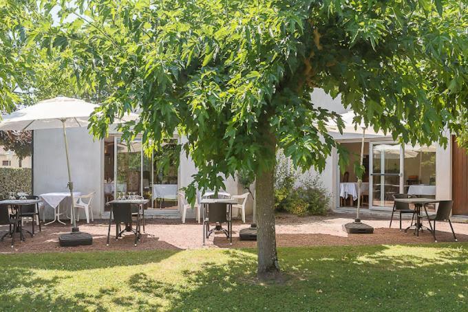 Hotel Platanes - Kb Hotel Group Etauliers Exteriér fotografie
